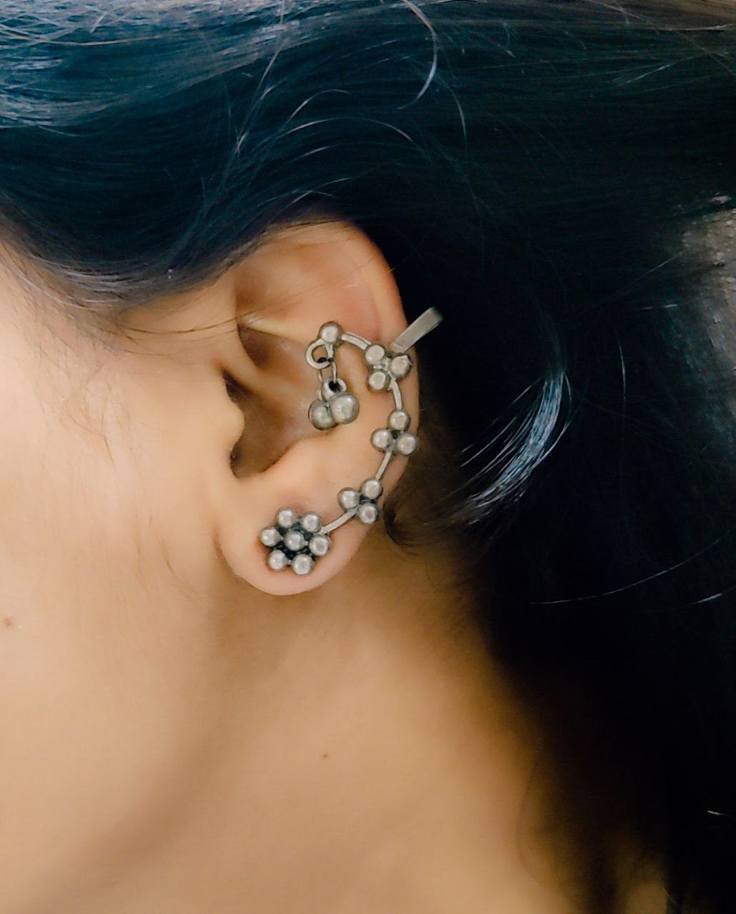 Oxidised Antique Black Polish Flower Earcuff (DEU1030P30645)